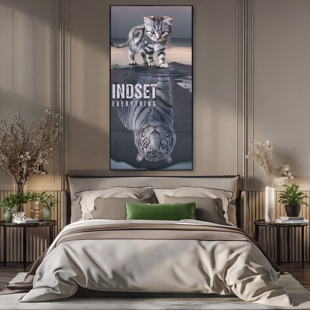 Tablou canvas cu tablou canvas cu pisoi si reflexie de tigru, in rama de aluminiu negru, pe perete intr-un dormitor